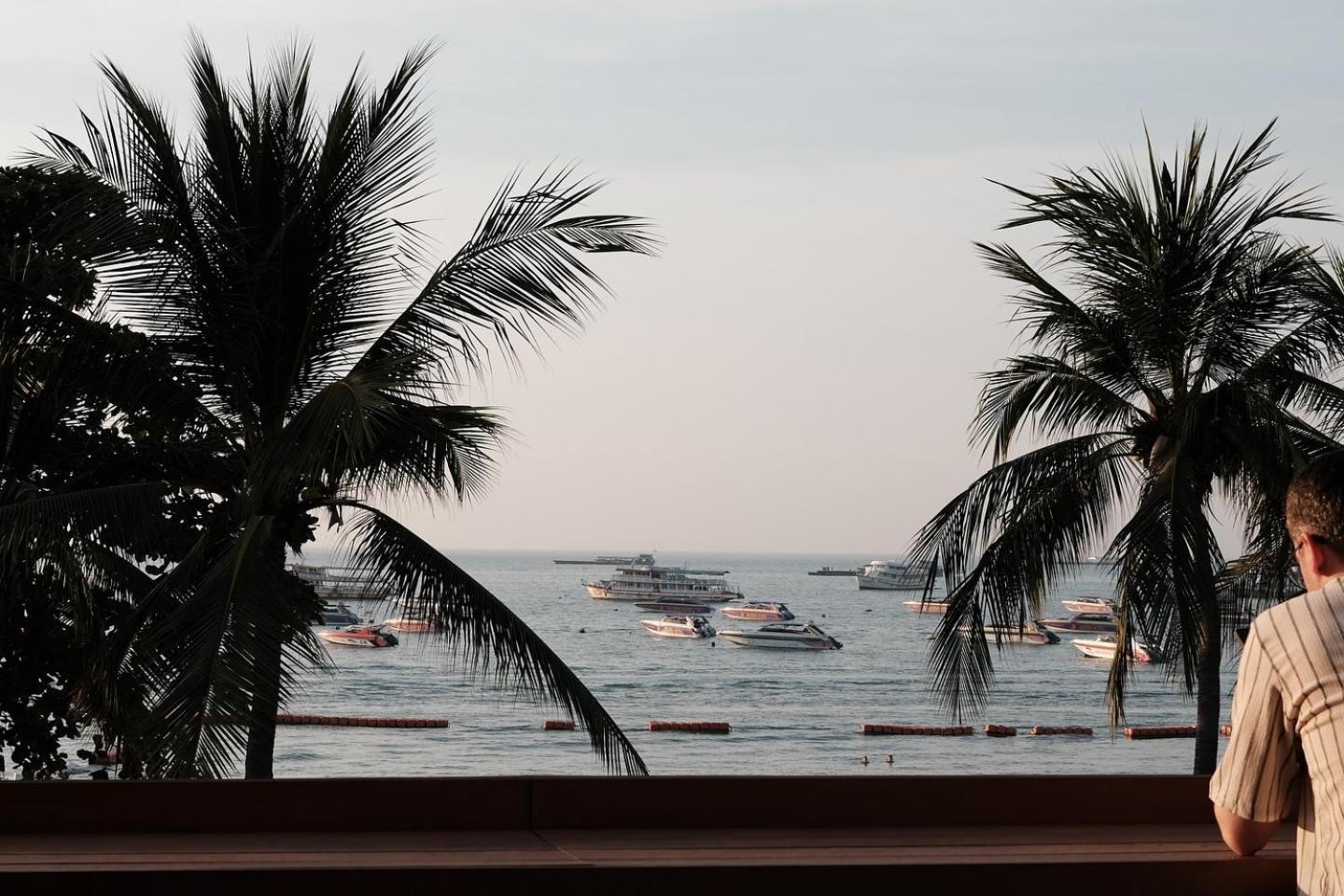 Nonze Hostel Pattaya Bagian luar foto